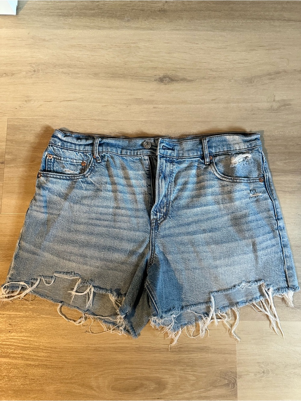 American Eagle Outfitters Relaxed Shortie Jean Shorts